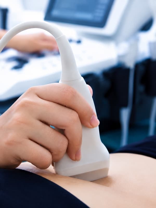 Ultrasonido obstétrico durante control prenatal en Tapachula
